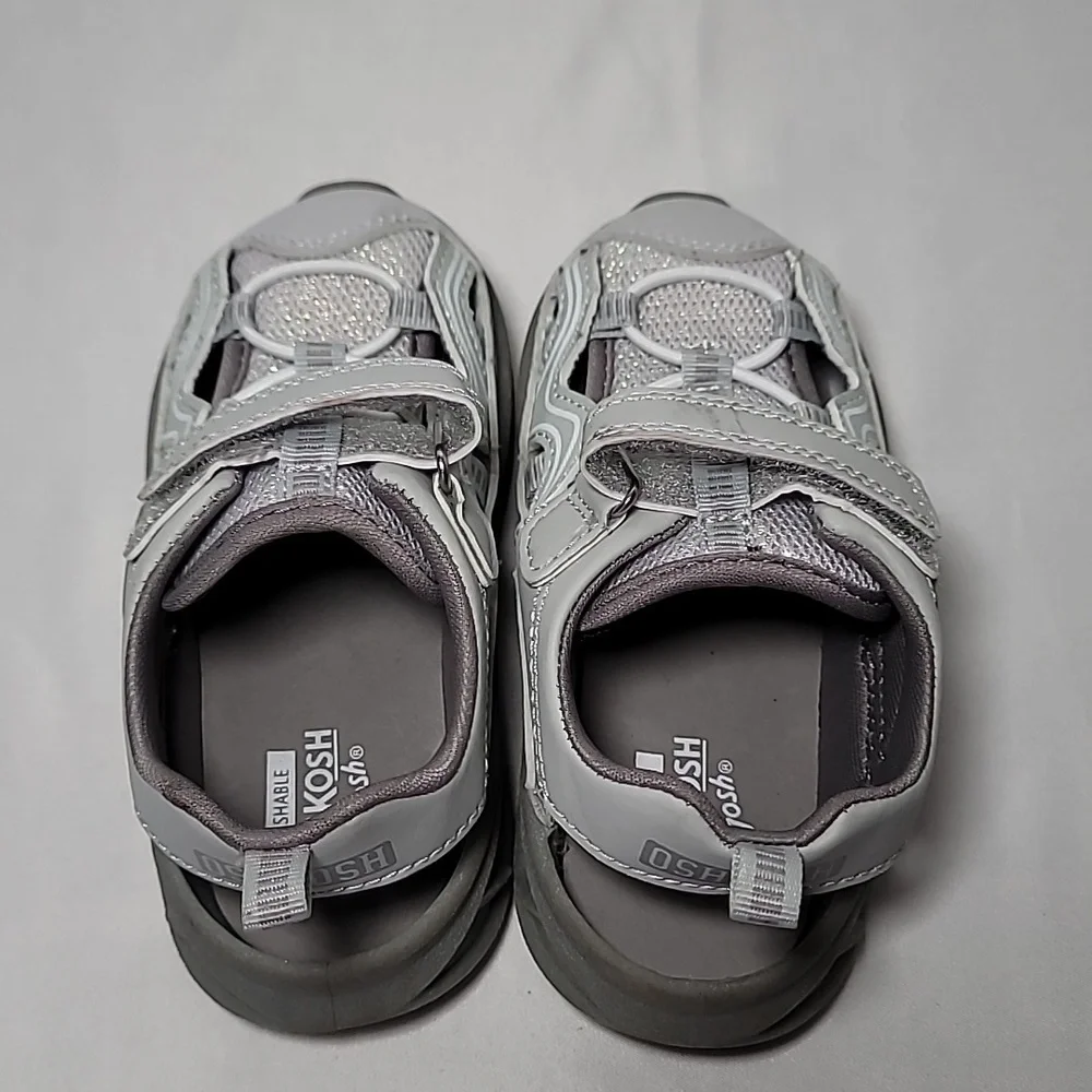 💦Grey oshkosh sandals